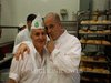 Franco Amati e un suo collega nella pasticceria 