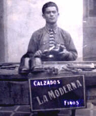 Giuseppe Daddiego (Mest' P'ppin'), calzolaio a Buenos Aires (Argentina), nel 1925