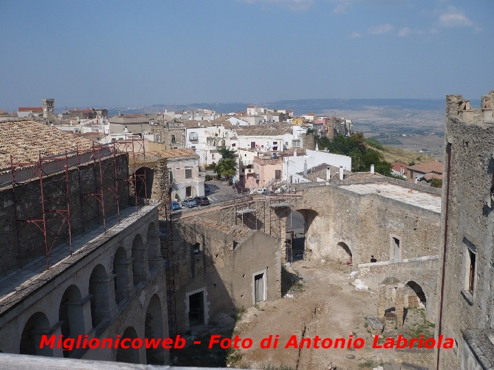 L'interno del Castello del MAlconsiglio di Miglionico