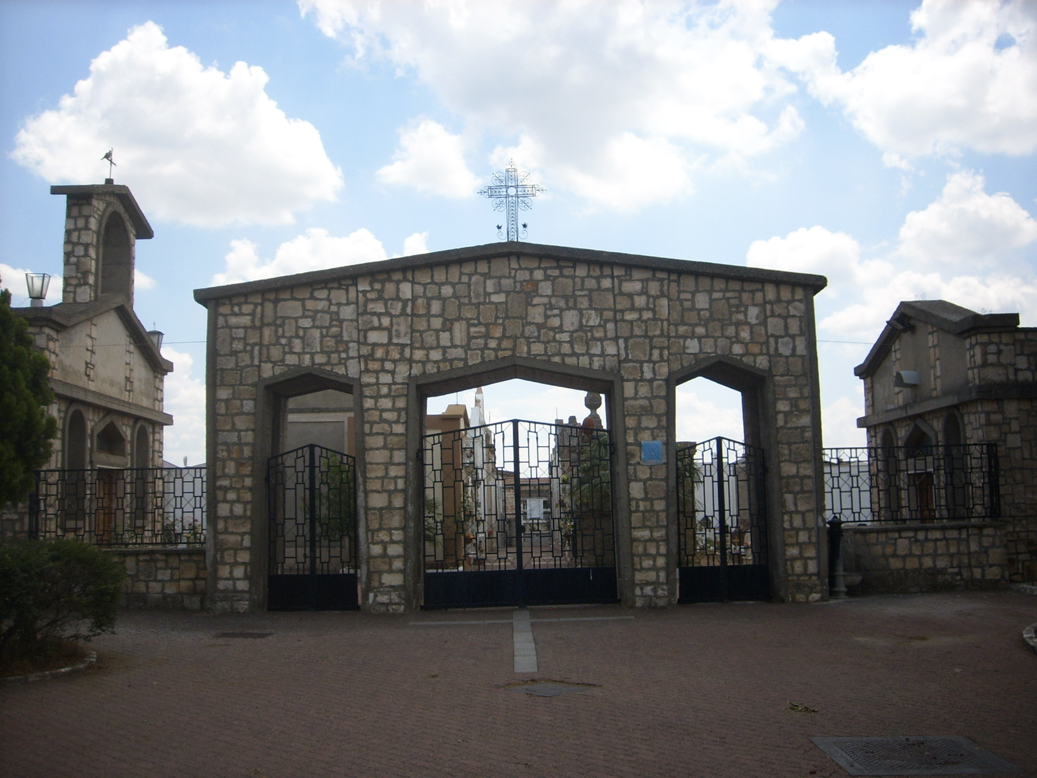 Cimitero di Miglionico (Foto: G. Amati)