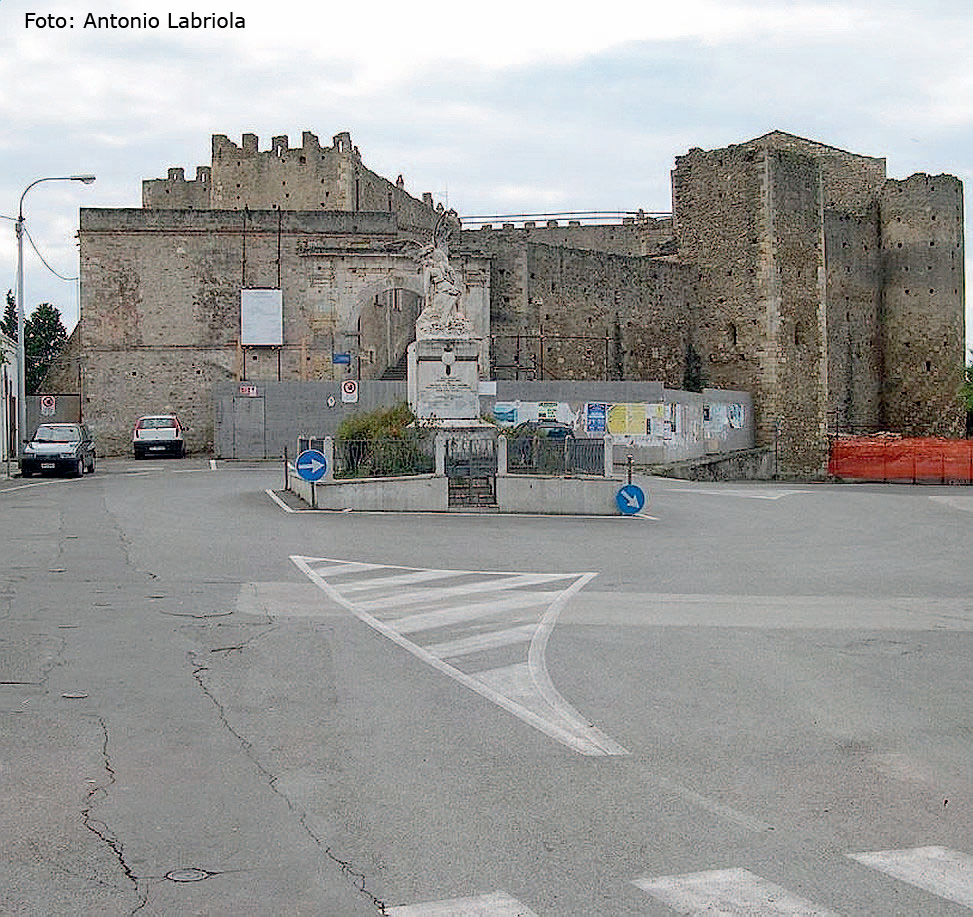 Miglionico (Matera): Il Castello del Malconsiglio