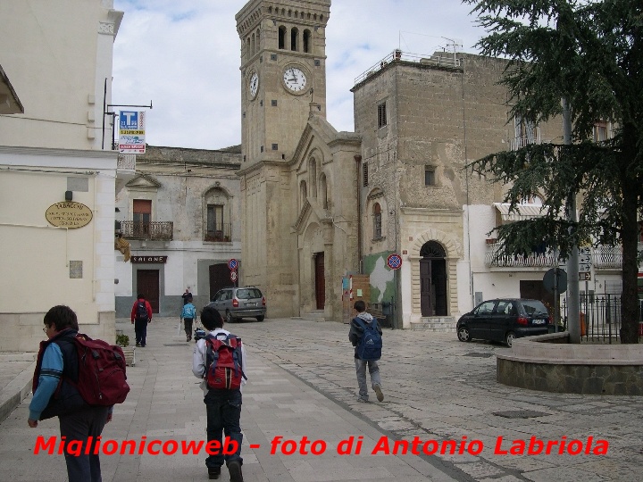 Miglionico. Piazza Mercato con la Torre dell'Orologio