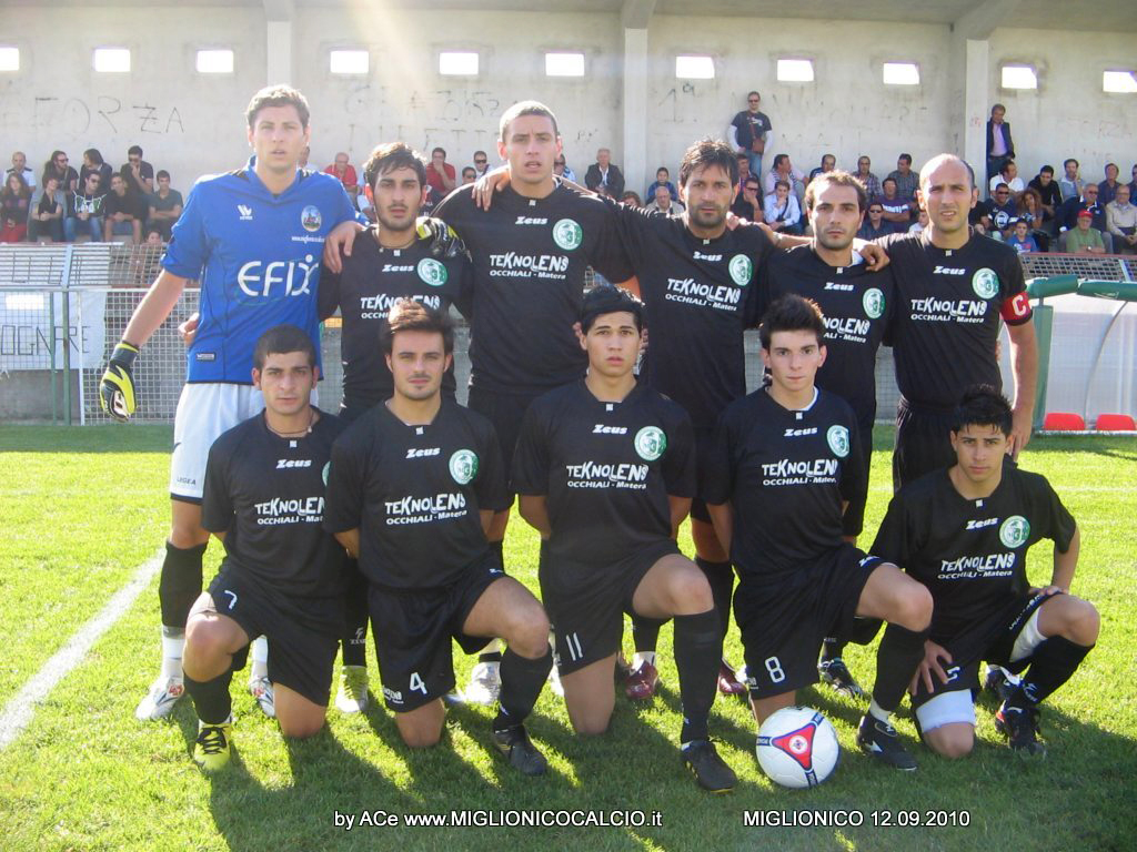 Miglionico Calcio schierato il 12 Settembre 2010 (Foto: Miglionicocalcio.it)