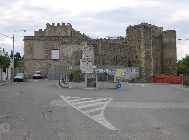 Miglionico: Monumento ai Caduti (Foto: Antonio Centonze)