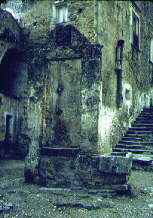 Pozzo nella corte del Castello